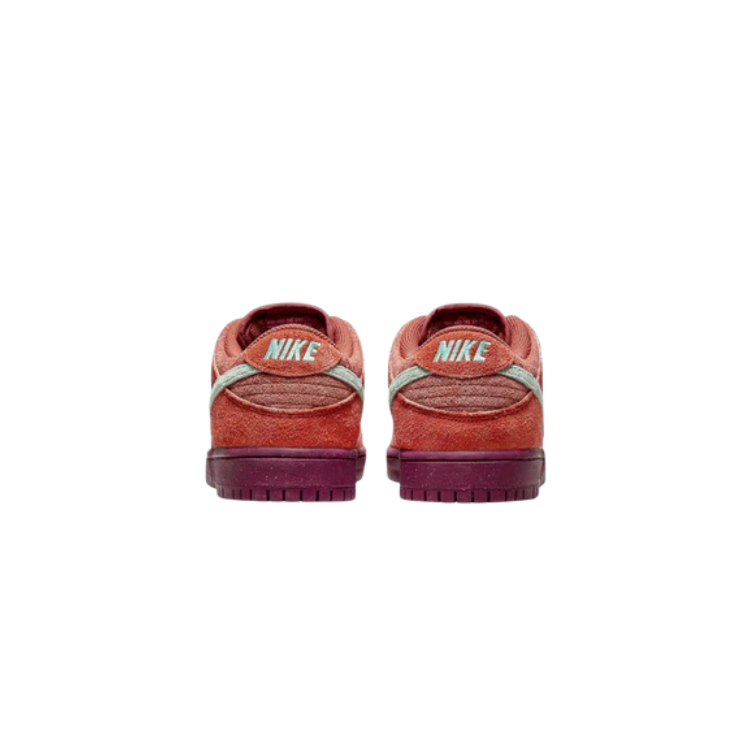 Nike SB Dunk Low Mystic Red Rosewood