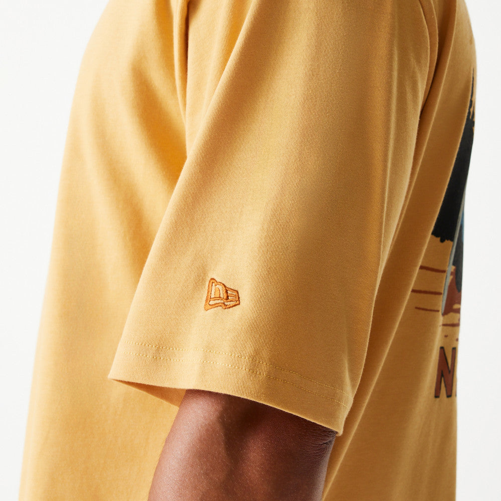 NE VACATION GRAPHIC OS TEE  NEW ERA GYL